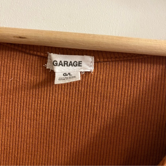 Garage Ruched Front Top - Picture 3 of 4